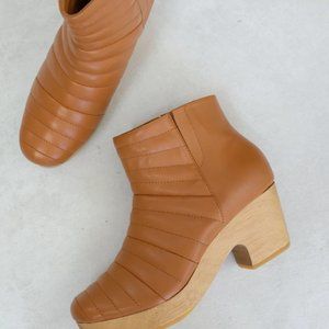 Beklina Ribbed Boot Clog Dry Clay Size 8.5